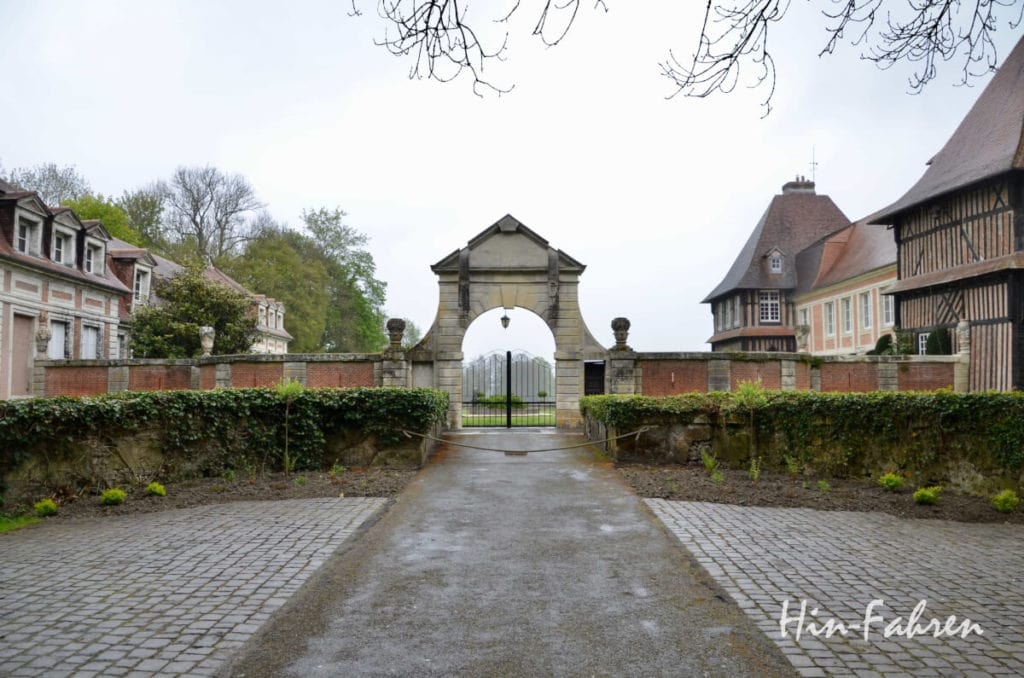Unterwegs mit Wohnmobil: Außenansicht Château du Breuil