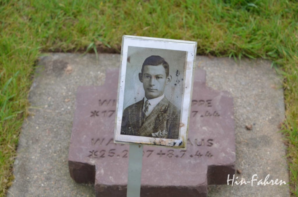 Erinnmerung an einen Verstorbenen auf dem Deutschen Kriegsgräberfriedhof von La Cambe #Landungsstrände