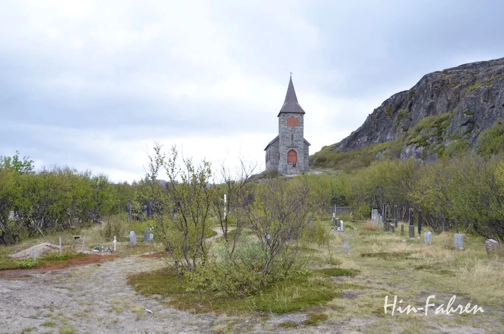 Kapelle und Friedhof an der norwegisch-russischen Grenze