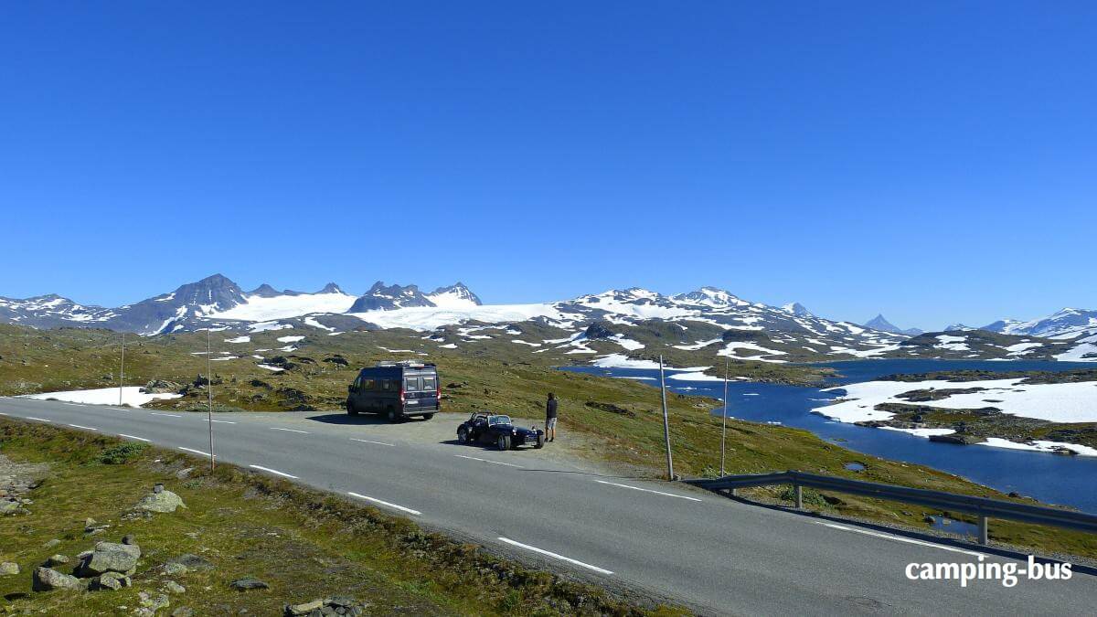 Burow-Kastenwagen in den Bergen von Norwegen
