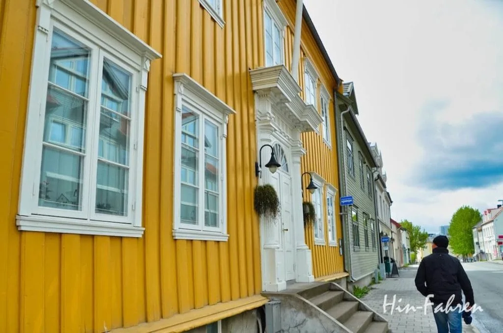 Mit dem Wohnmobil in Tromsö: Historische Holzhäuser im Zentrum