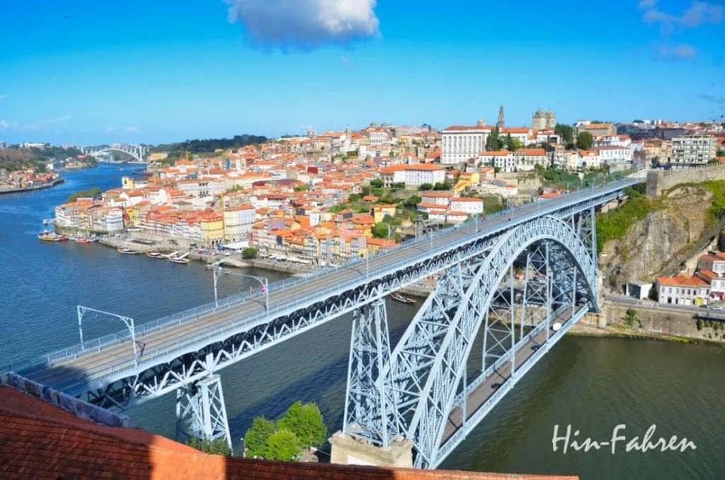 Wohnmobil im Herbst: Blick auf die Innenstadt von Porto