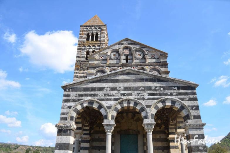 Sehenswerte pisanische Kirche auf Sardinien