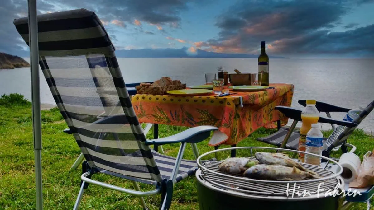 Campinggrill fürs Wohnmobil: Grillen am Meer mit Holzkohlegrill